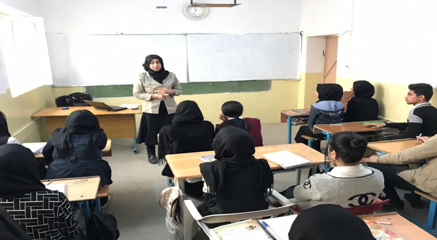 A Lecturer From the University of Zakho Delivers Two Seminars for Sixth Preparatory Students
