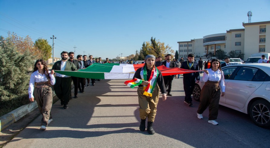 Rêwresmên Pîruzkırna Roja Alayê Kurdıstanê Lı Zankoya Zaxo Bırêveçun