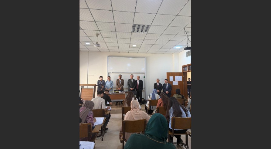 سەرۆکێ زانکۆیێ لگەل هاریکارێن خۆ سەرەدانا هۆلێن ئەزموونان کرن