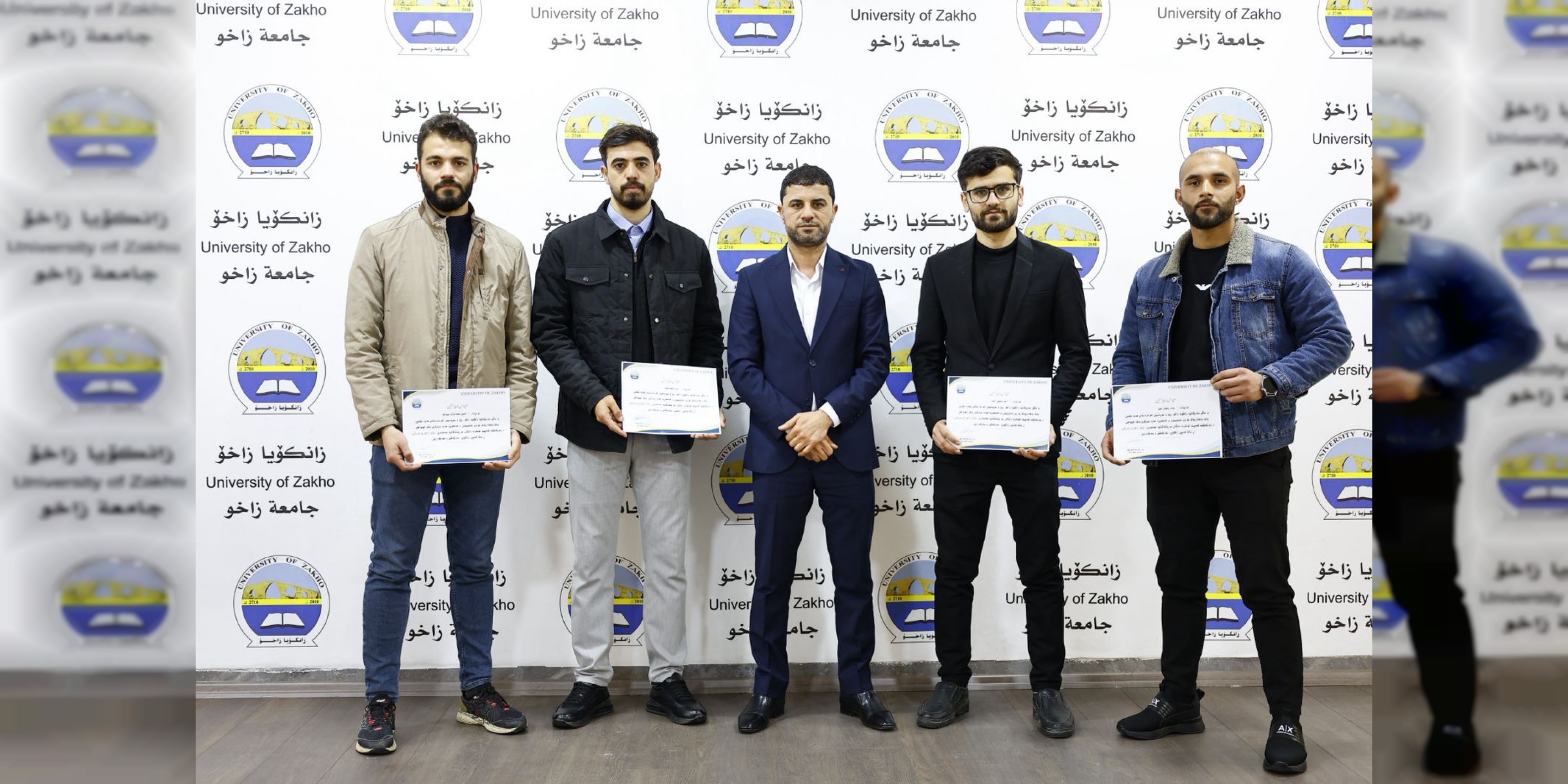 سەرۆکاتیا زانکۆیا زاخۆ ڕێز و سوپاسی پێشکێشی گروپەکێ قوتابیێن خۆبەخش دکەت